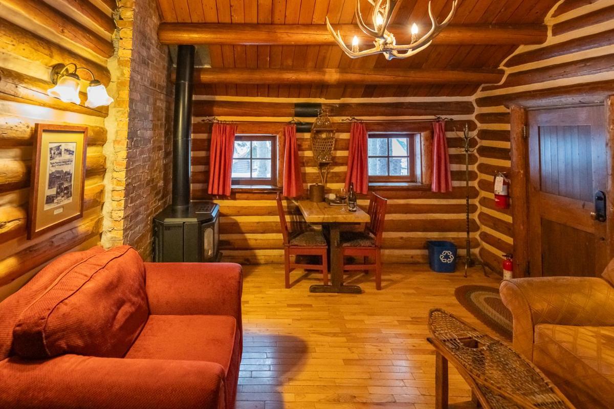 Storm Mountain Lodge & Cabins Castle Junction Dış mekan fotoğraf