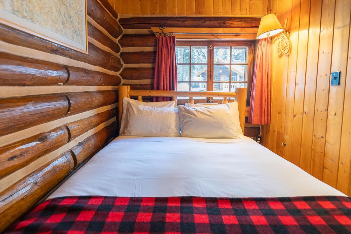 Storm Mountain Lodge & Cabins Castle Junction Dış mekan fotoğraf