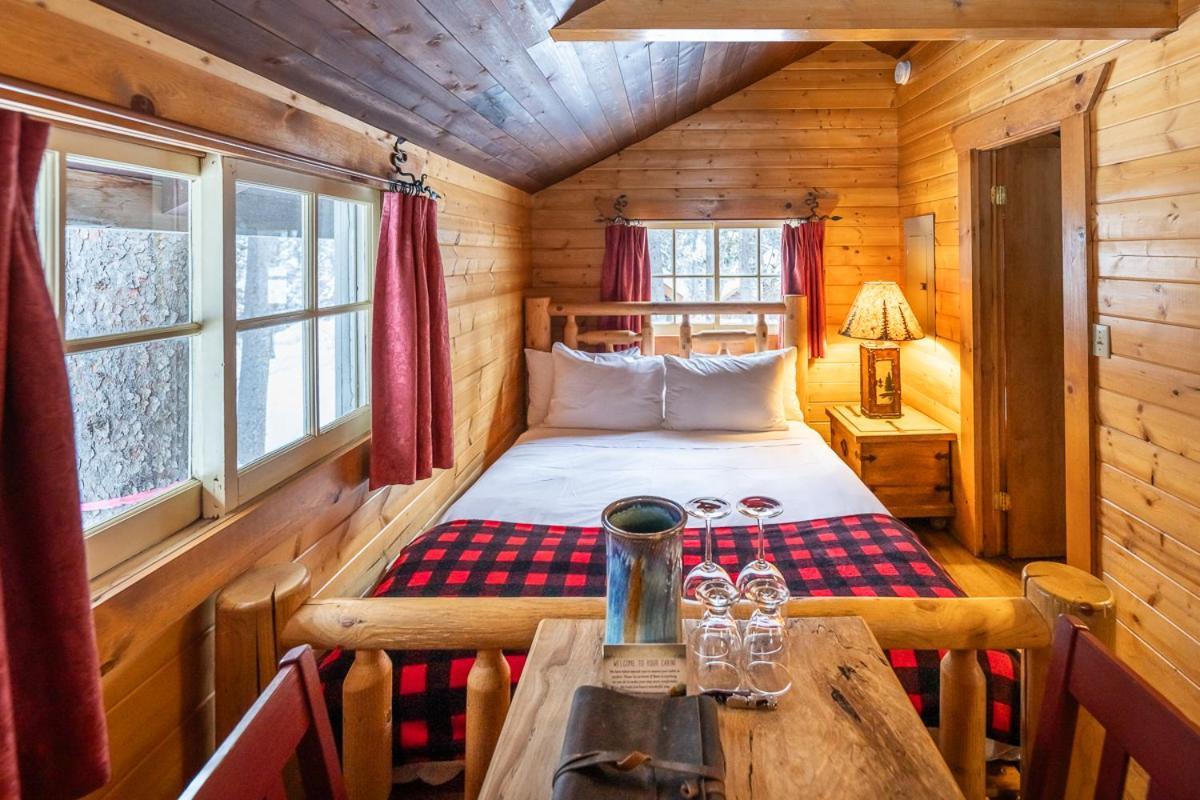 Storm Mountain Lodge & Cabins Castle Junction Dış mekan fotoğraf