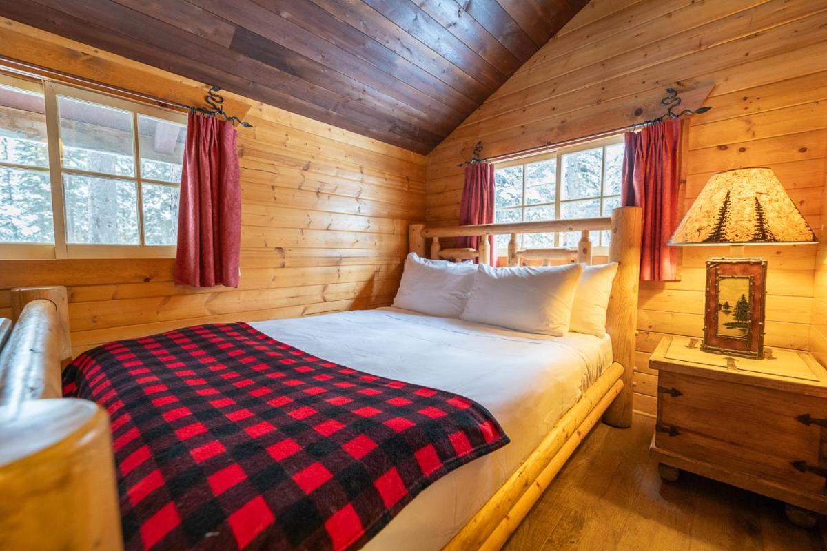 Storm Mountain Lodge & Cabins Castle Junction Dış mekan fotoğraf