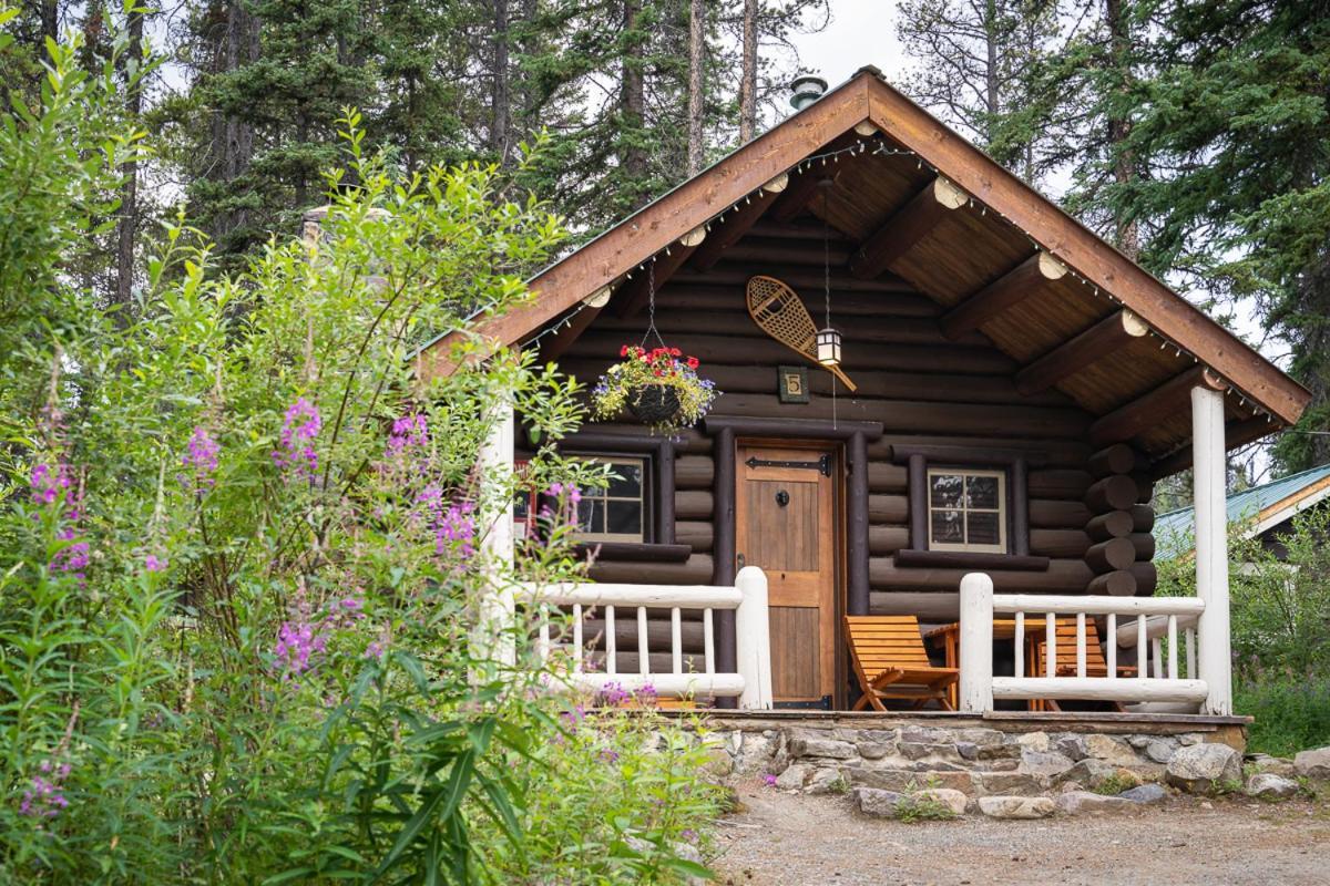Storm Mountain Lodge & Cabins Castle Junction Dış mekan fotoğraf