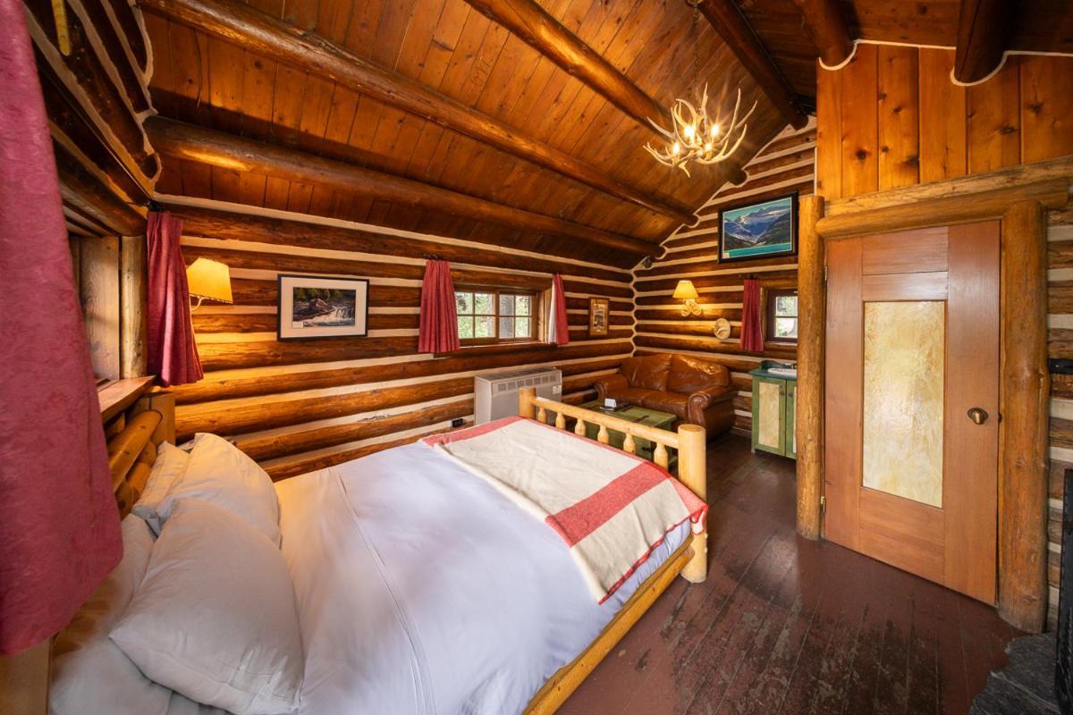Storm Mountain Lodge & Cabins Castle Junction Dış mekan fotoğraf